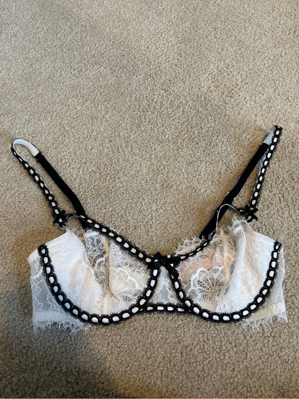 Victoria's Secret 34B Wicked Dream Angels White Lace Underwire Bra w Black Trim